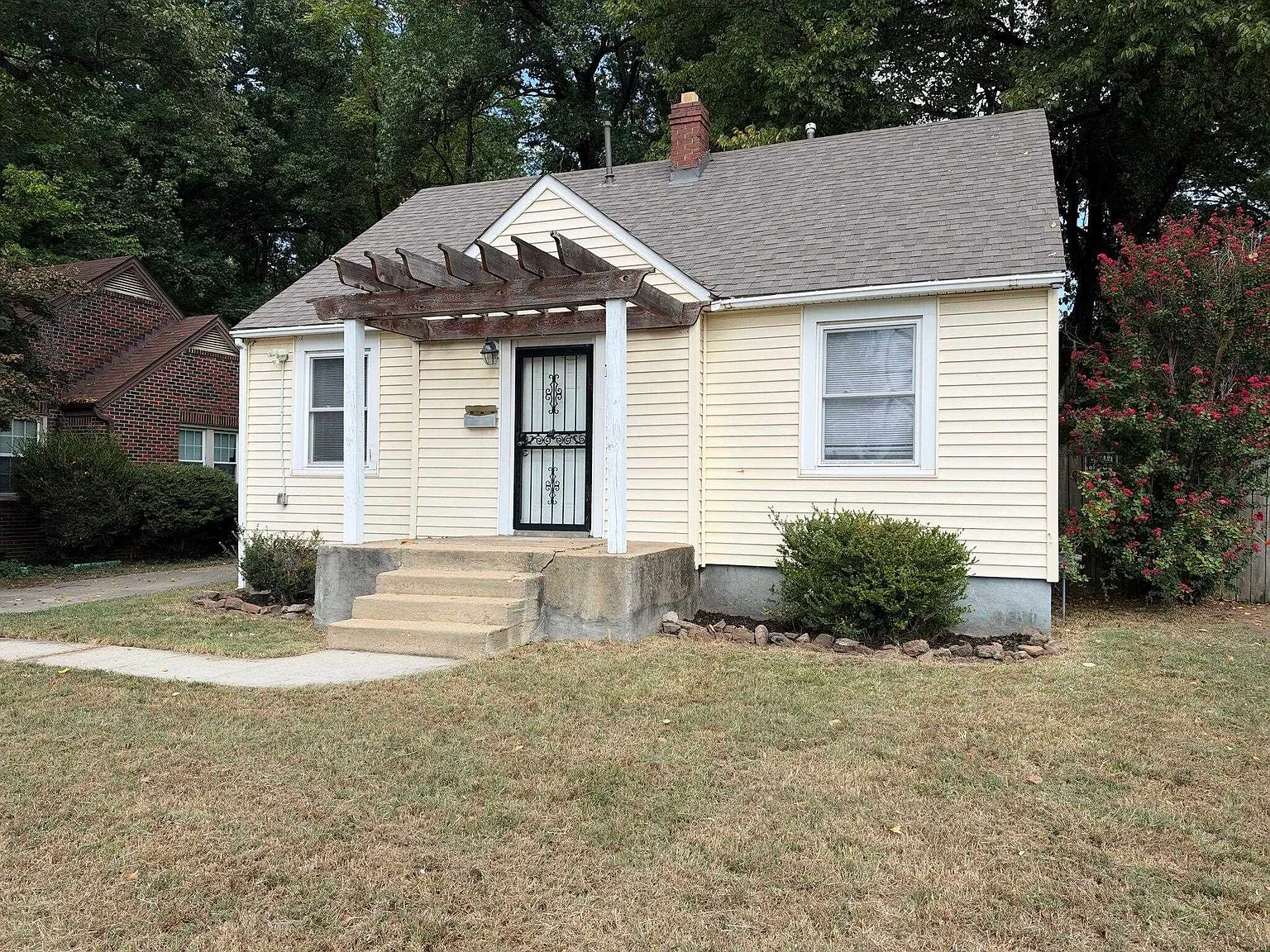 2 bed, 1.0 bath, 910 sqft, $1,100 — Photo 2