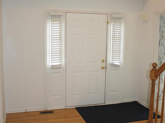 3rd image of 165 Rockwood Ct