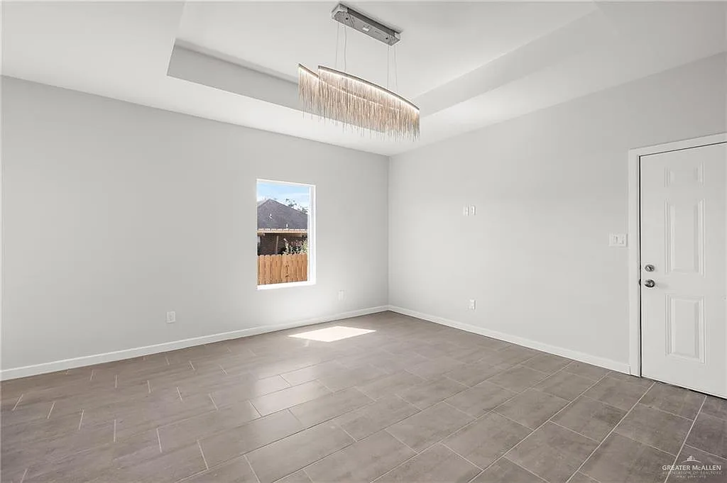 3 bed, 2.0 bath, 1000 sqft, $1,250 — Photo 2