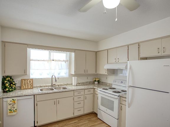 3rd image of 4721 E Saint Anne Ave