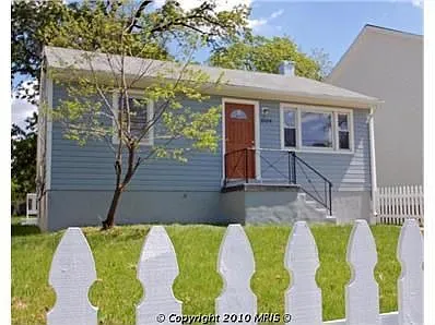 1509 Warren Ave photo 1