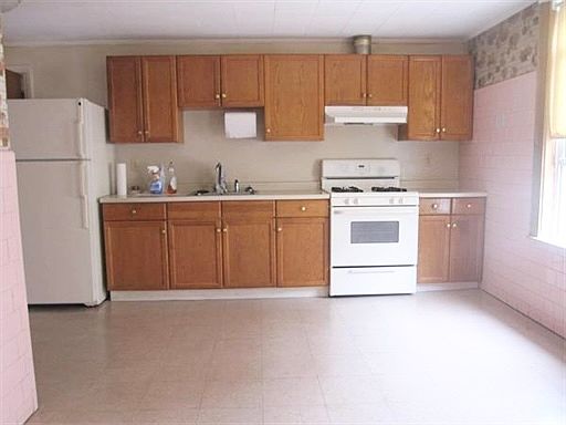 3rd image of 282 Fayette St #1