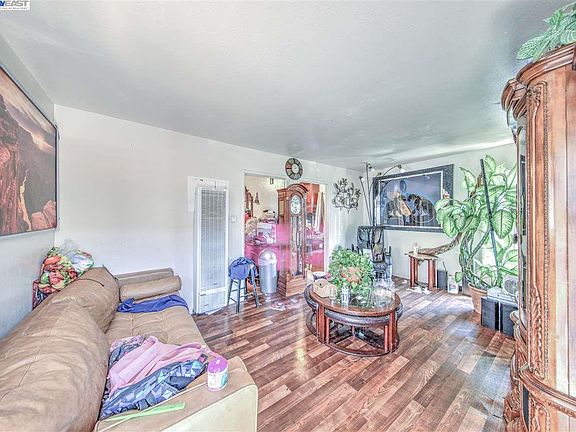 5th image of 7928 Ney Ave