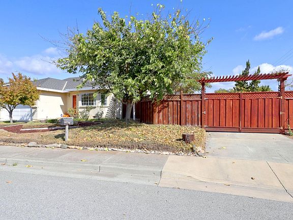3rd image of 17380 Walnut Grove Dr