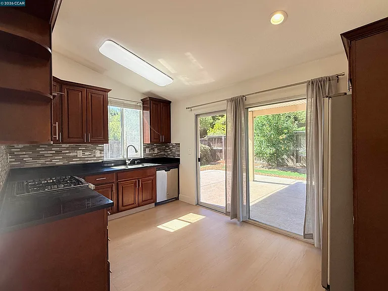 1746 Highland Cir — Photo 5