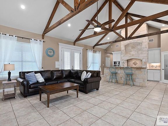 4th image of 301 Menard Dr