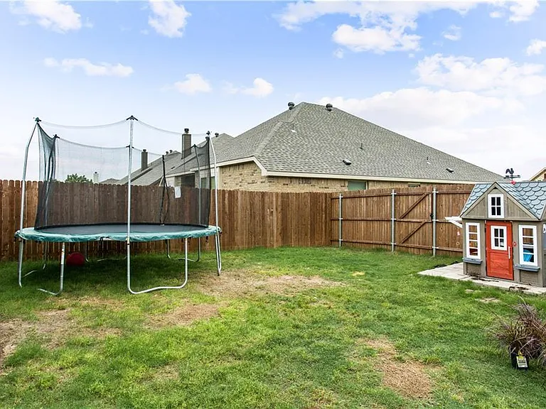 260 Hilltop Dr — Photo 24