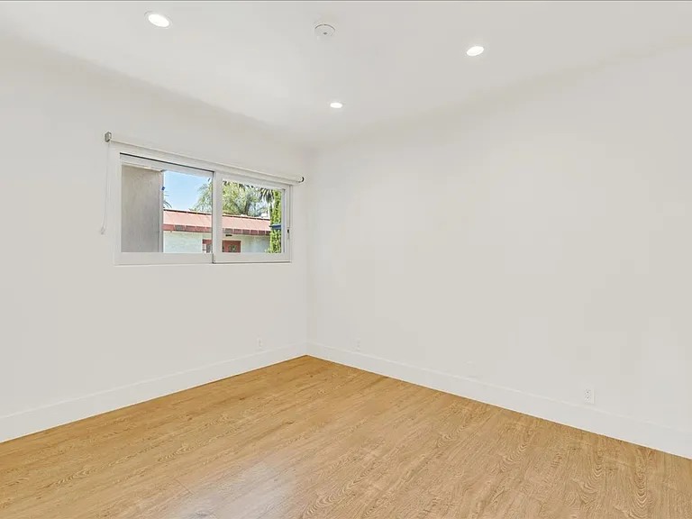 210 S Hamilton Dr #9 — Photo 11