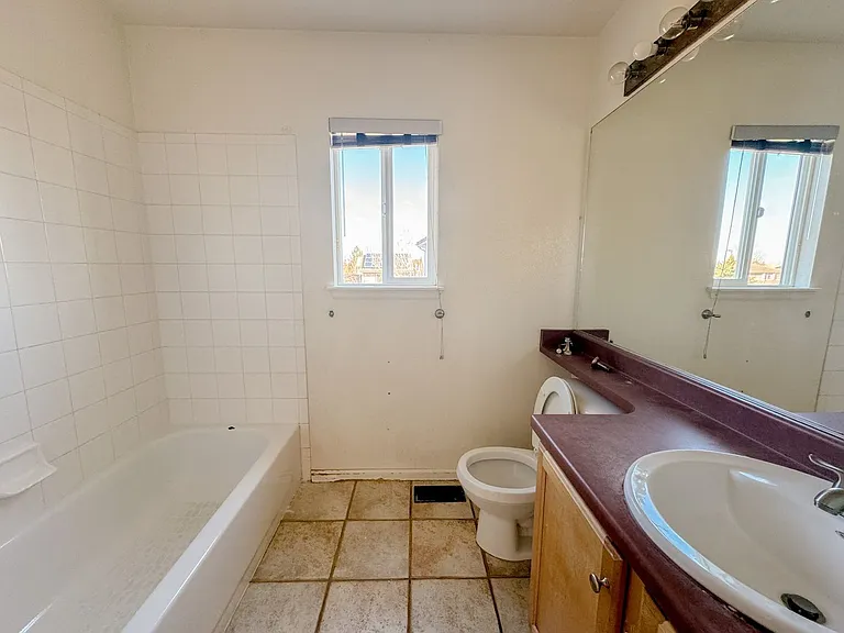 20102 E 40th Pl — Photo 15