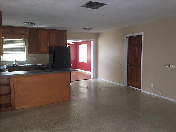 2nd image of 10888 Temple Ave