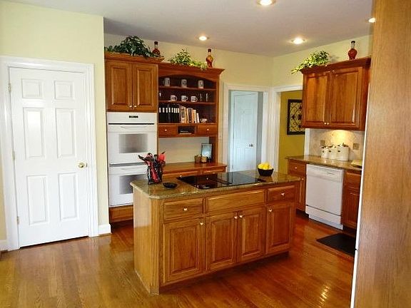 5th image of 1212 Litchfield Ln