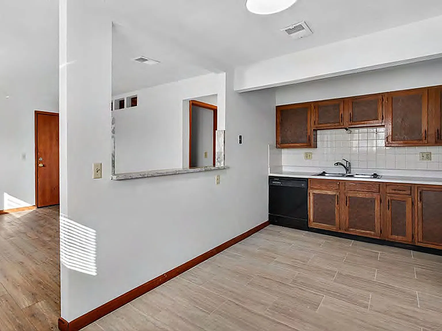 Anndell Park Apartments — Photo 4