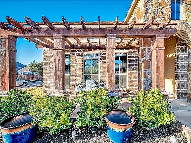 3701 Castleton Dr — Photo 4