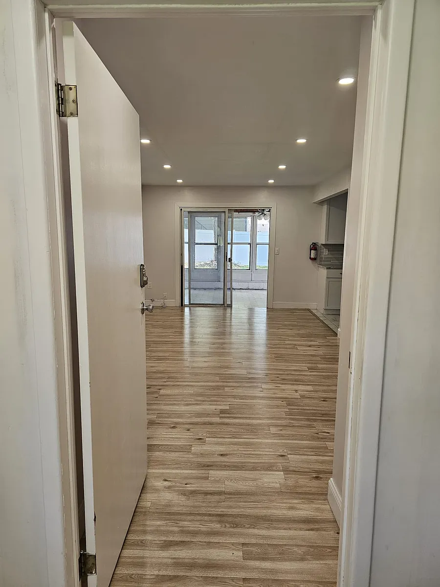 Entrance - 1027 Preakness Ave #1