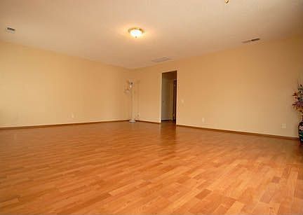 3rd image of 114 Kenbrook Cir