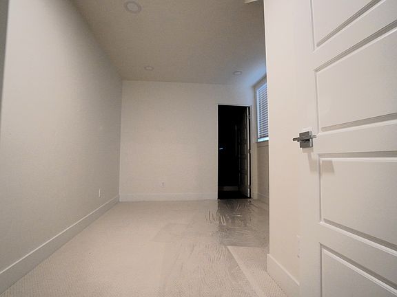 4th image of 487 E Violets Cove Ln