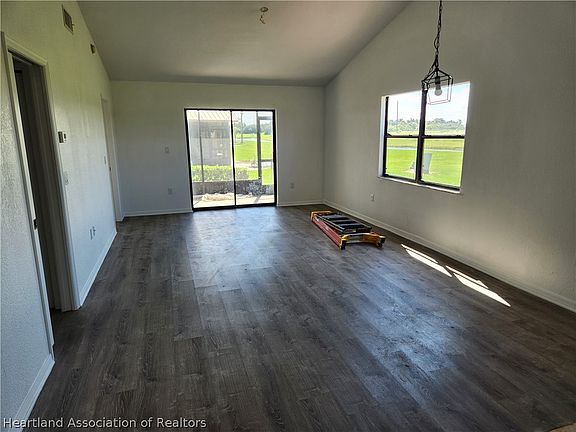 5th image of 1516 Villaway W