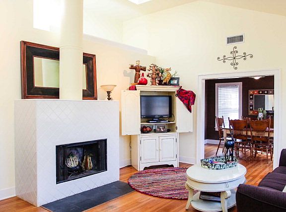3rd image of 905 W Michigan Ave