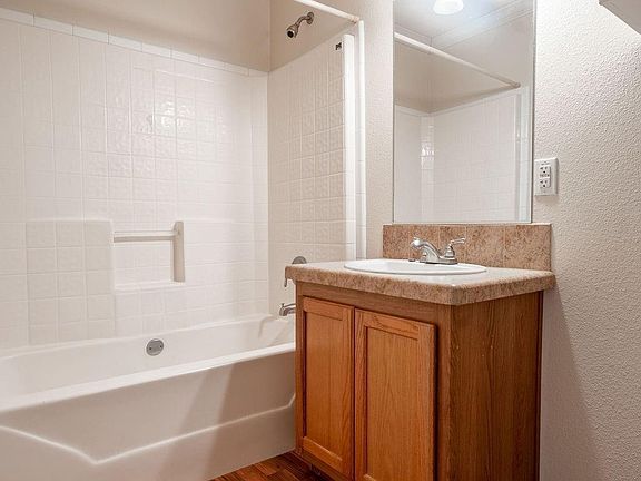 4th image of 635 8th St