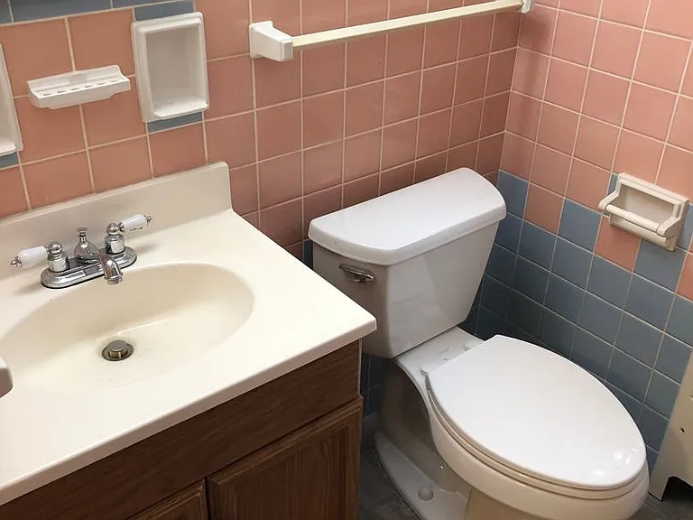 5562 Beechmont Ave — Photo 8
