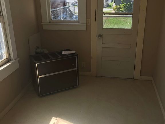 3rd image of 703 N Grand St #9D0586067