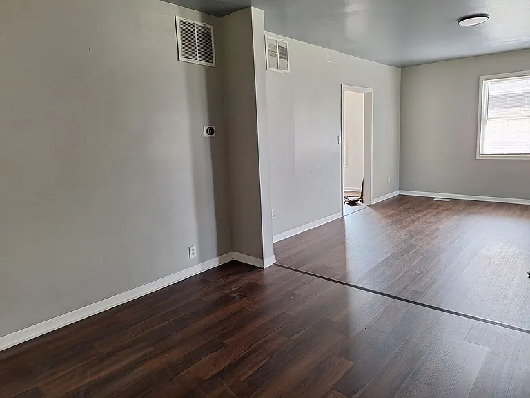 23720 Shakespeare Ave — Photo 10