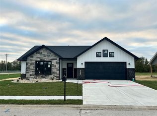 3601 Justine Dr, Pontoon Beach, IL 62040