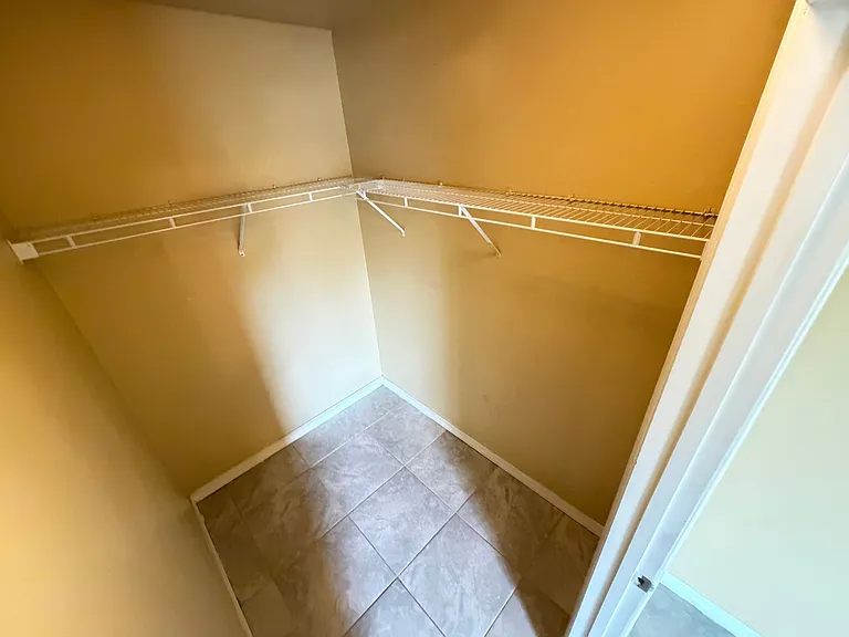 2411 Grasmere View Pkwy N — Photo 42