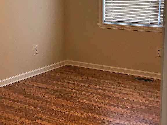 3rd image of 170 Valley View Ln