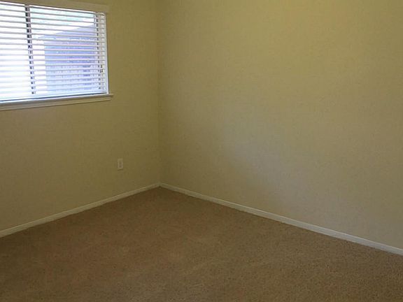 5th image of 2316 N Austin Ave