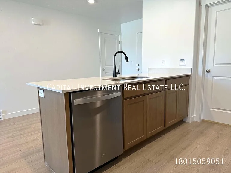 4347 N 325 E — Photo 4