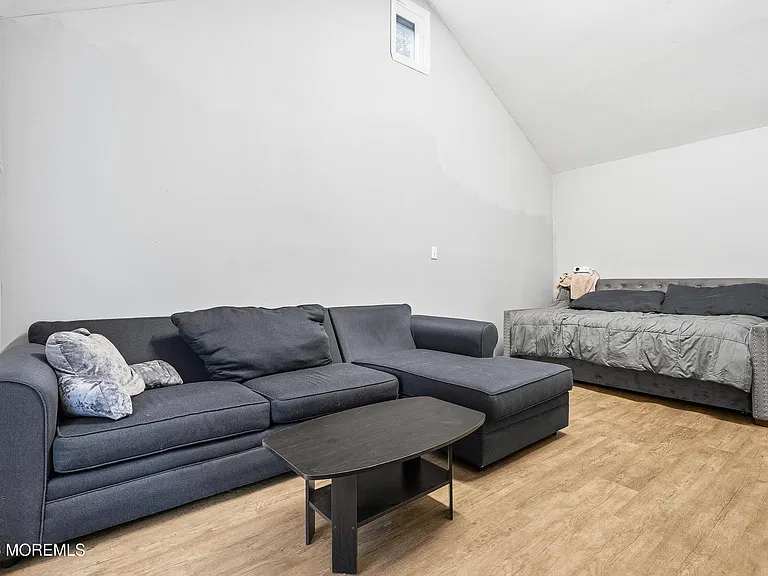 416 Roosevelt Ave — Photo 17