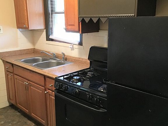 4th image of 560 Glorose Dr
