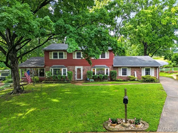 522 Chartier Dr, Saint Louis, MO 63135