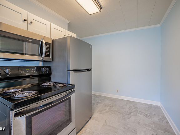 5th image of 618 Hamilton St