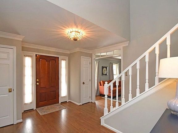 3rd image of 143 Lexington Dr