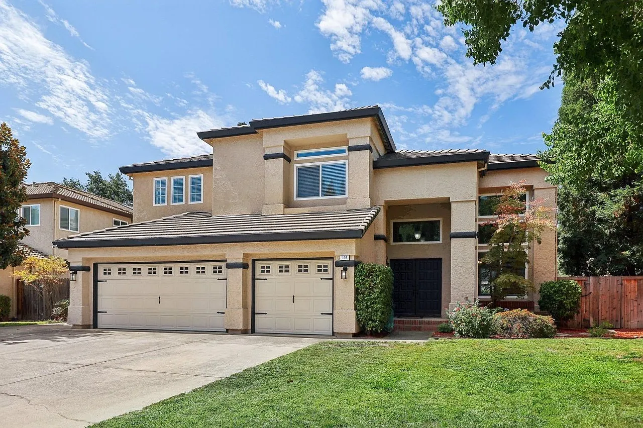 105 Dulverton Cir — Photo 1