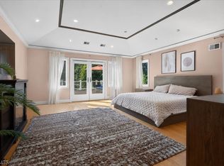 412 Valley View Ave, Paramus, NJ 07652