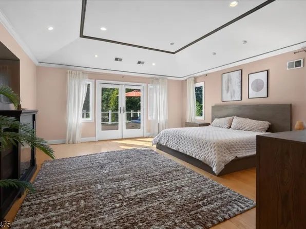 412 Valley View Ave, Paramus Boro, NJ 07652