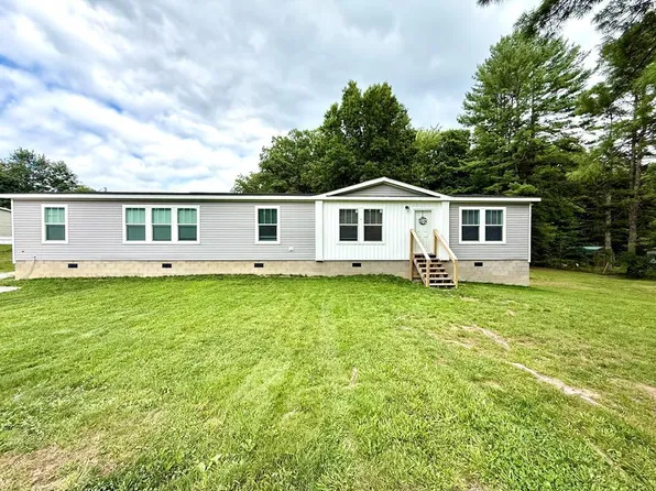 322 Pinewood Dr, Shady Spring, WV 25918