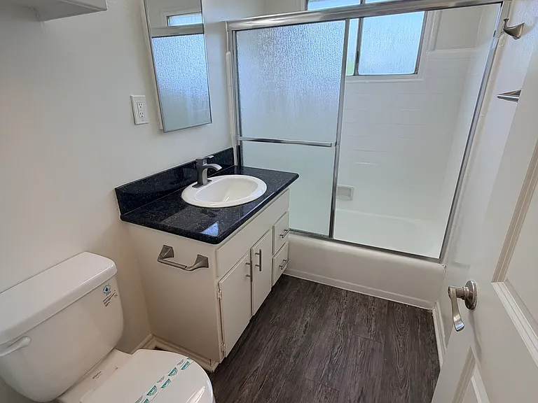 L'Abri Apartments — Photo 11