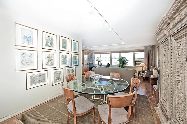 Sold by Moda Realty | media 14