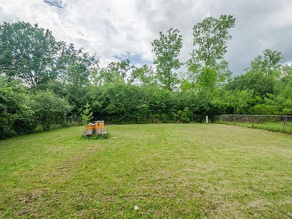 3rd image of 9258 Abbey Ln