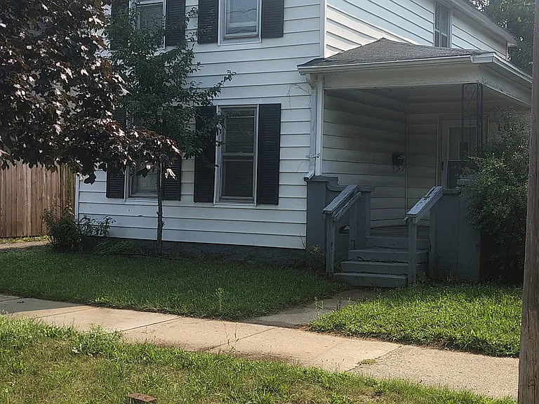 1062 Broadway Ave NW — Photo 1