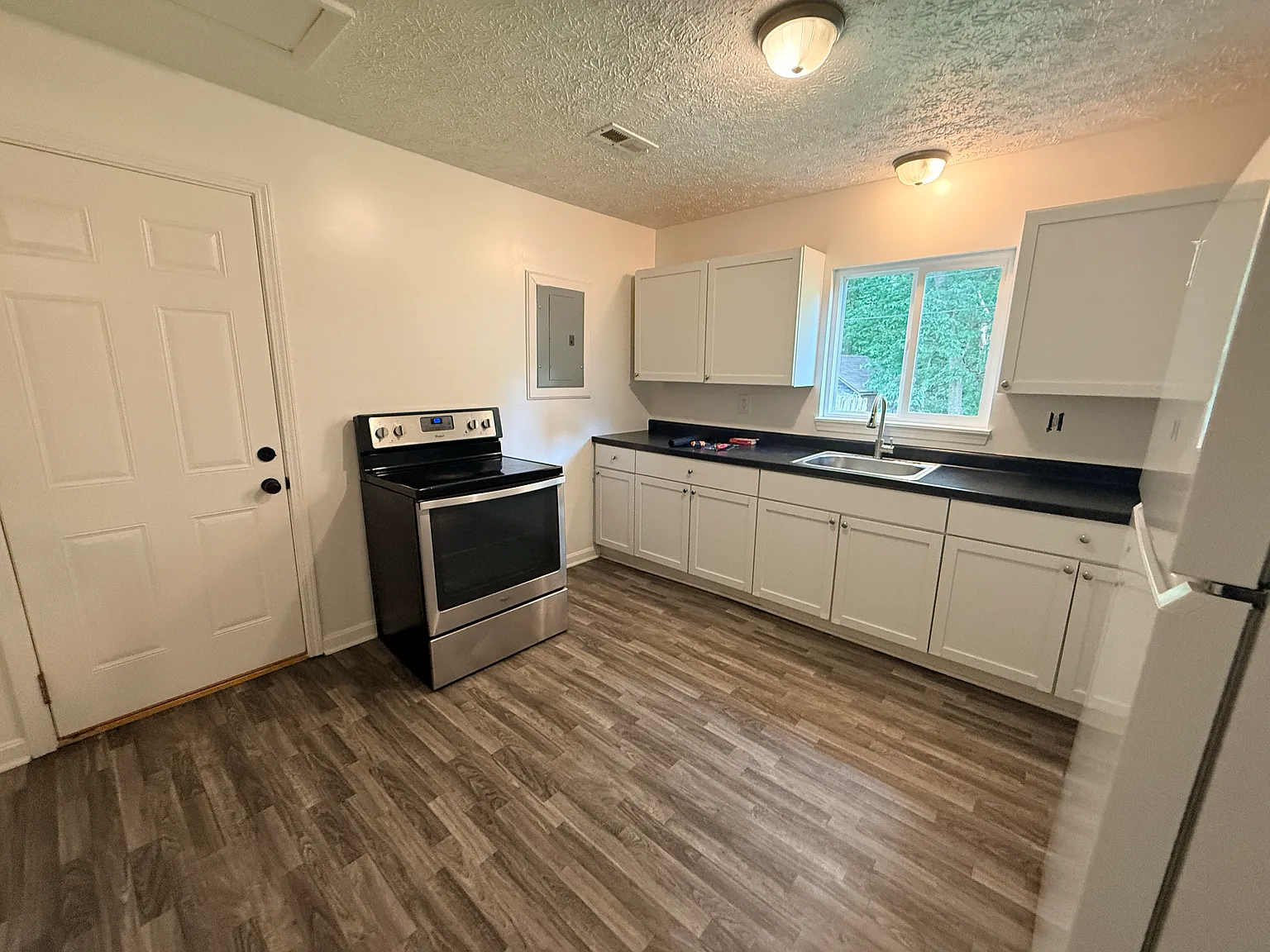 2 bed, 1000 sqft, $1,150 — Photo 3