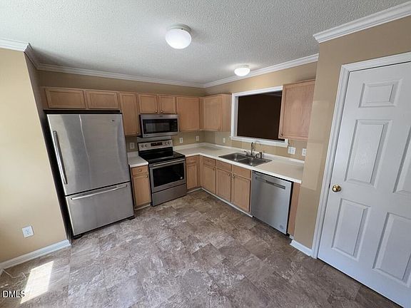 5th image of 4415 Antique Ln