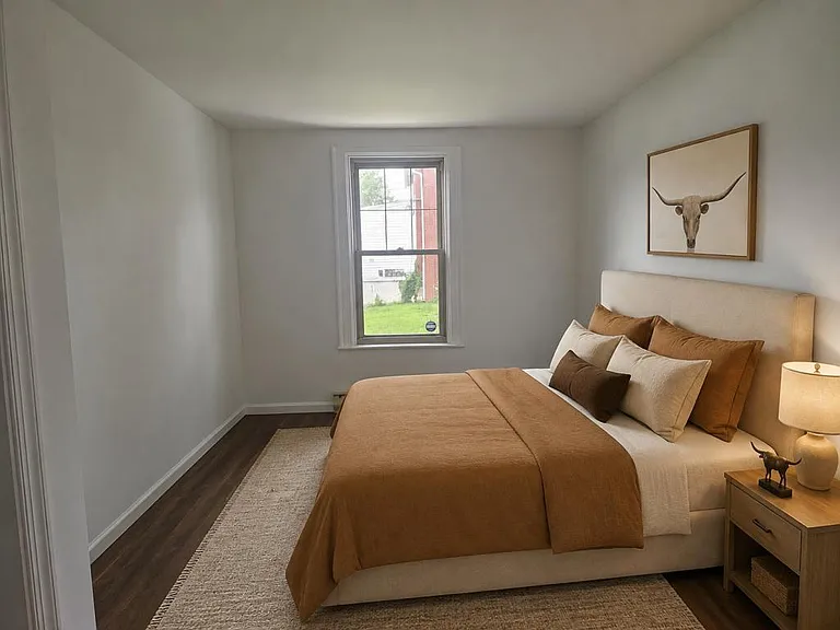 380 E Chestnut St — Photo 5