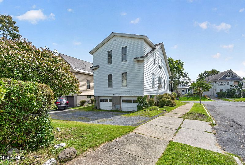 4th image of 39 W Erie Street