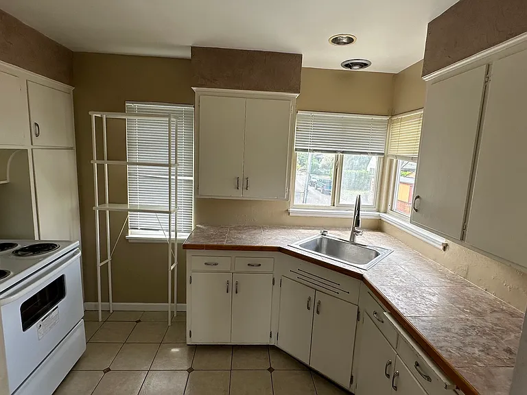5206 E Burnside St #2 — Photo 4