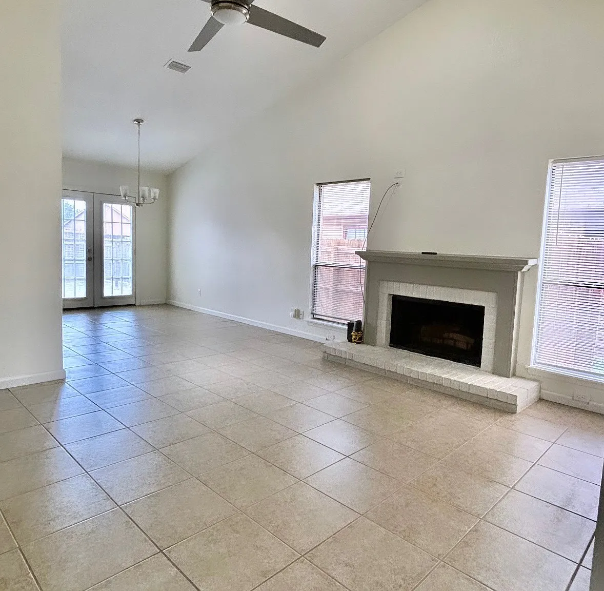 3 bed, 1432 sqft, $2,200 — Photo 2